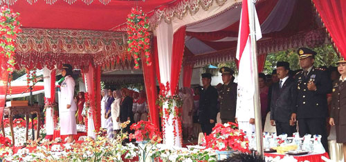 Foto: Walikota Kotamobagu Ir. Hj. Tatong Bara Saat Memimpin Upacara Hut Kemerdekaan RI Ke 72 Tahun