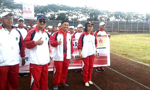 Foto: Bupati Bolmong Dra. Hj. Yasti Soepredjo Mokoagow Saat Berada dilokasi Pembukaan Proprov di Lapangan Maesa Tondano Kabupaten Minahasa