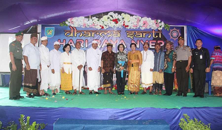 Bupati Bolmong Hadiri Perayaan Dharma Santi Desa Werdhi 
