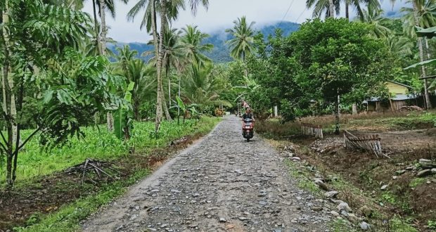 Foto: Akses Jalan Desa Mengkang Kecamtan Lolayan Kabupaten Bolaang Monbgondow Yang Masih Butuh Sentuhan