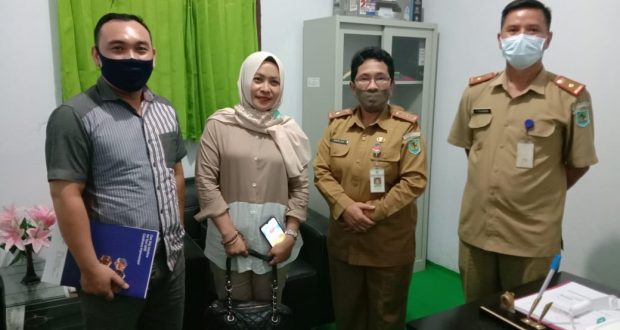 Foto: ketua LSM Gempur Robianto Suid Bersama Kepala Dinas Tenaga Kerja dan Transmigrasi Bolmong